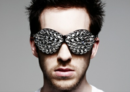 /kepek/upload/2012-05/calvinharris.png